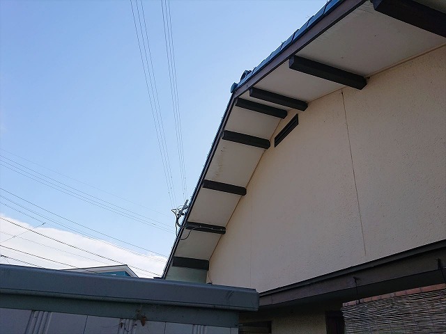 軒天の劣化が進行